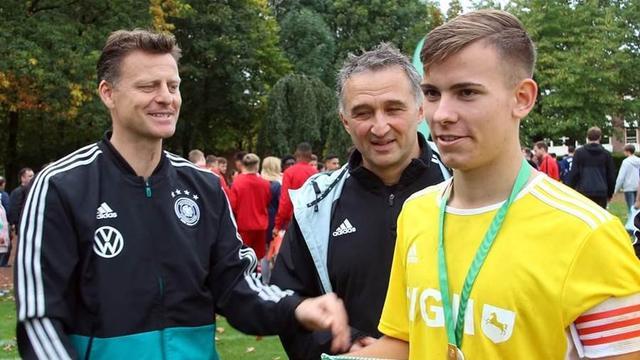 【爱宝21世纪退役百大球星】安全卫之轰爆军团1——前海鹰安全卫托马斯